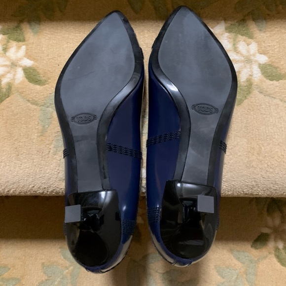 Tod’s Classic Patent Leather Heels - Picture 3 of 7